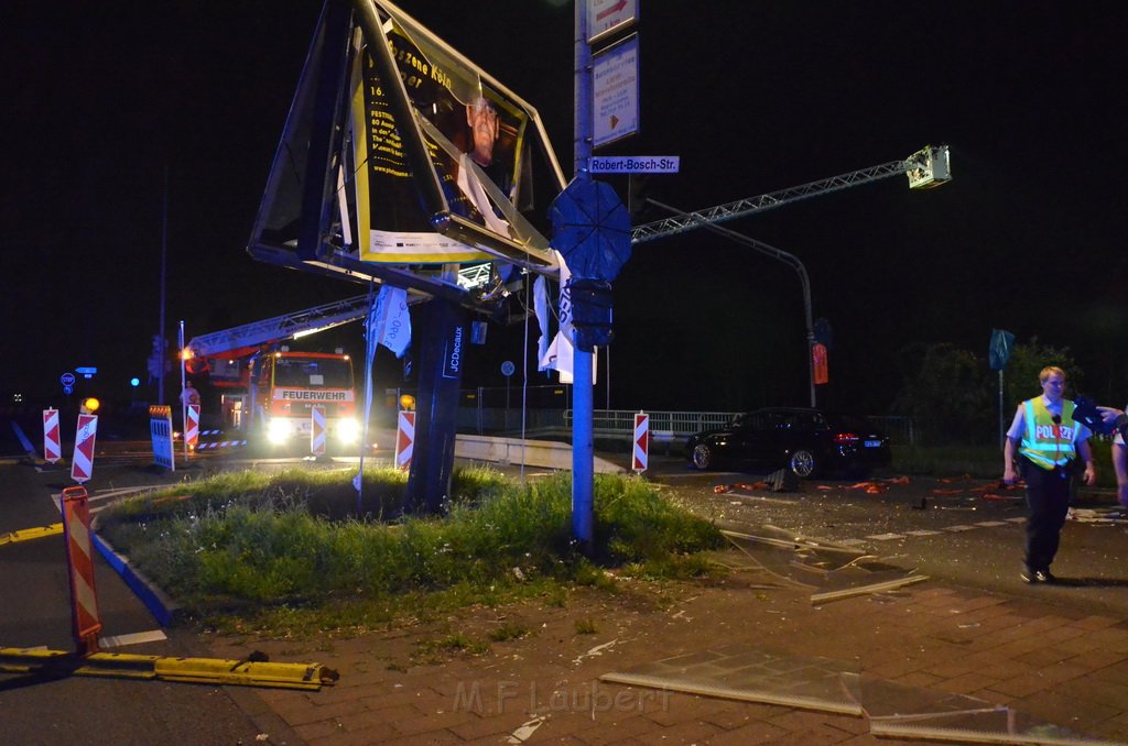 VU LKW umgestuerzt Feldkassel Industriestr Robert Boschstr P006.JPG